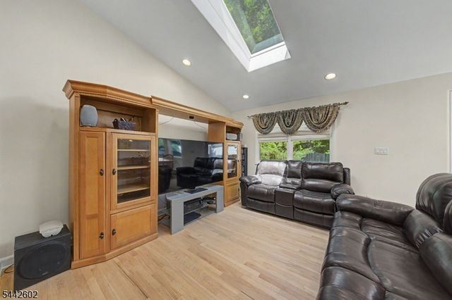121 Pearl St, New Providence Boro, NJ 07974