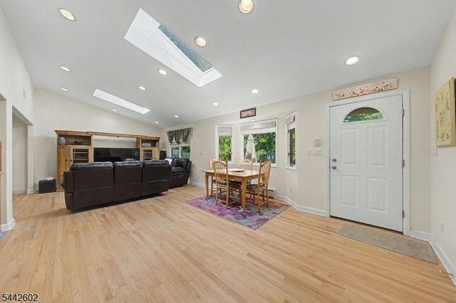 121 Pearl St, New Providence Boro, NJ 07974