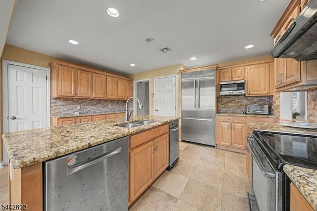 121 Pearl St, New Providence Boro, NJ 07974