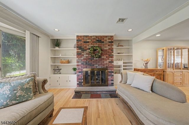 121 Pearl St, New Providence Boro, NJ 07974