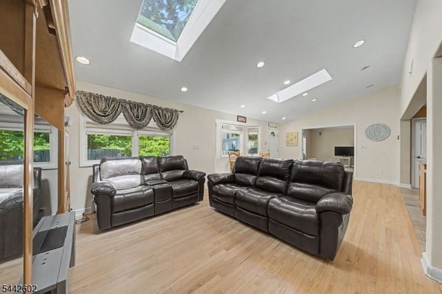 121 Pearl St, New Providence Boro, NJ 07974