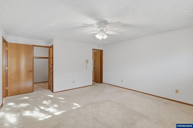 1350 Dogwood Dr, Woodburn, OR 97071