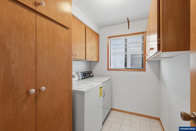 1350 Dogwood Dr, Woodburn, OR 97071