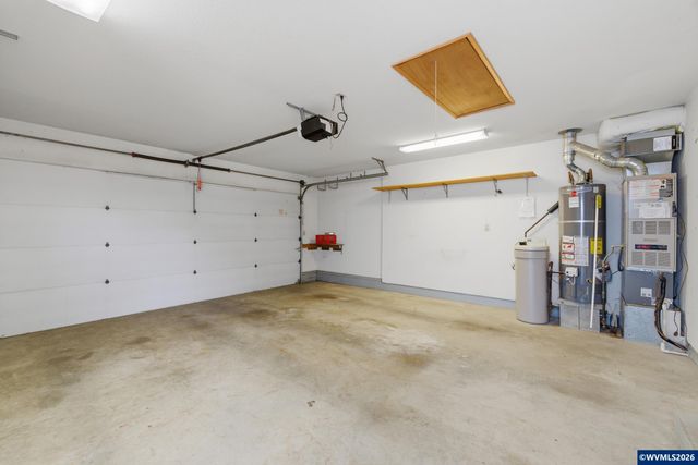 1350 Dogwood Dr, Woodburn, OR 97071