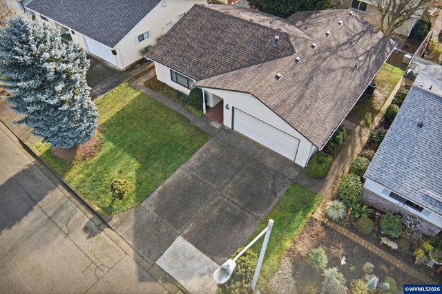 1350 Dogwood Dr, Woodburn, OR 97071