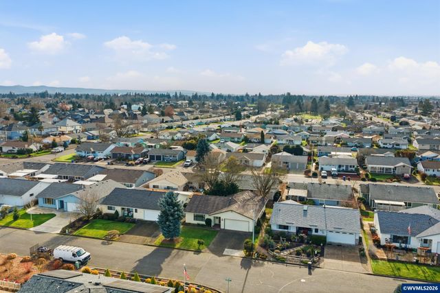 1350 Dogwood Dr, Woodburn, OR 97071