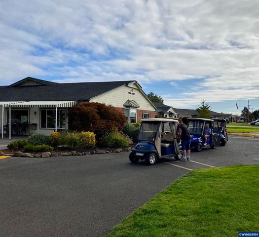 1350 Dogwood Dr, Woodburn, OR 97071