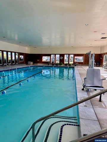 1350 Dogwood Dr, Woodburn, OR 97071