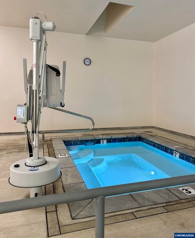 1350 Dogwood Dr, Woodburn, OR 97071