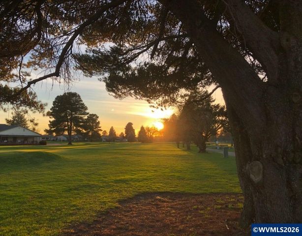 1350 Dogwood Dr, Woodburn, OR 97071