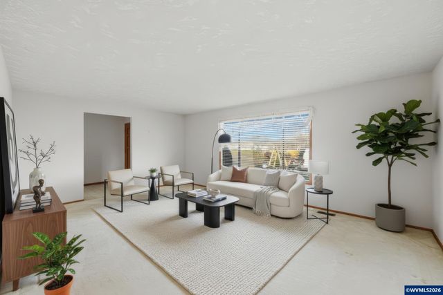 1350 Dogwood Dr, Woodburn, OR 97071