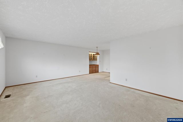 1350 Dogwood Dr, Woodburn, OR 97071