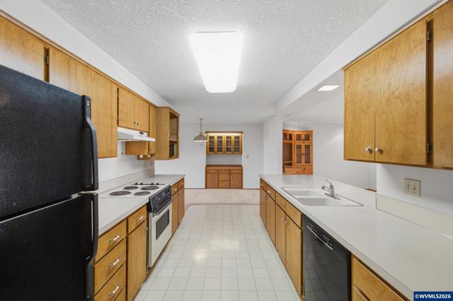 1350 Dogwood Dr, Woodburn, OR 97071