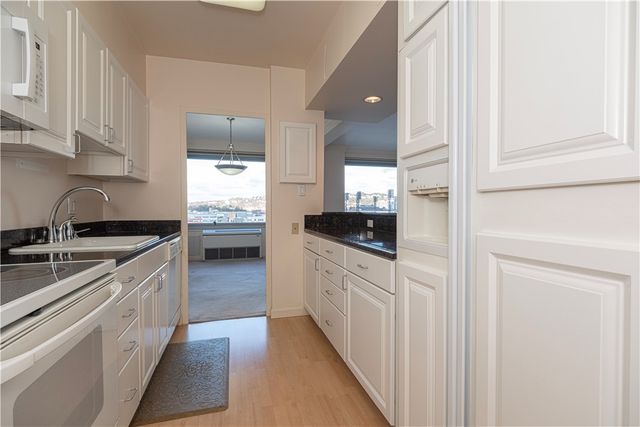 320 Fort Duquesne Blvd 14F, Downtown Pgh, PA 15222