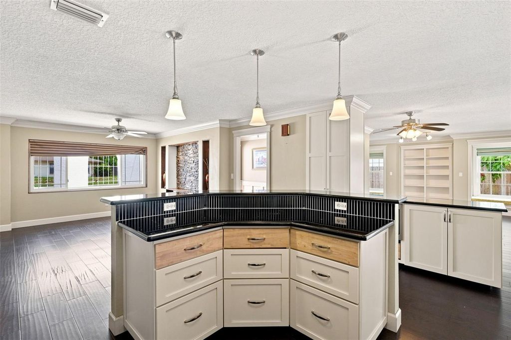 Image 25 of property listing at 6785 TAMARIND CIRCLE, Orlando, FL 32819