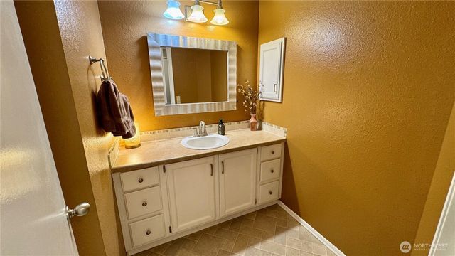 3727 N Bristol Street, Tacoma, WA 98407