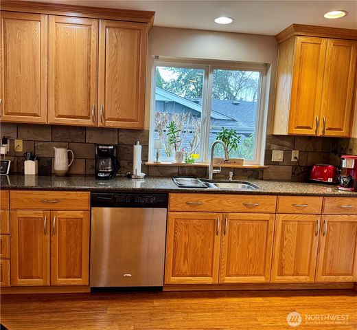 3727 N Bristol Street, Tacoma, WA 98407