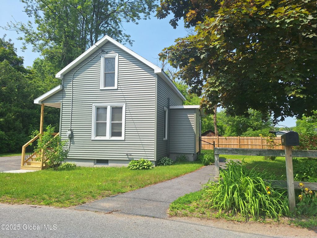 29 Division Street, Kingsbury, NY 12839
