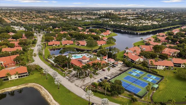 7841 Lexington Club Boulevard B, Delray Beach, FL 33446