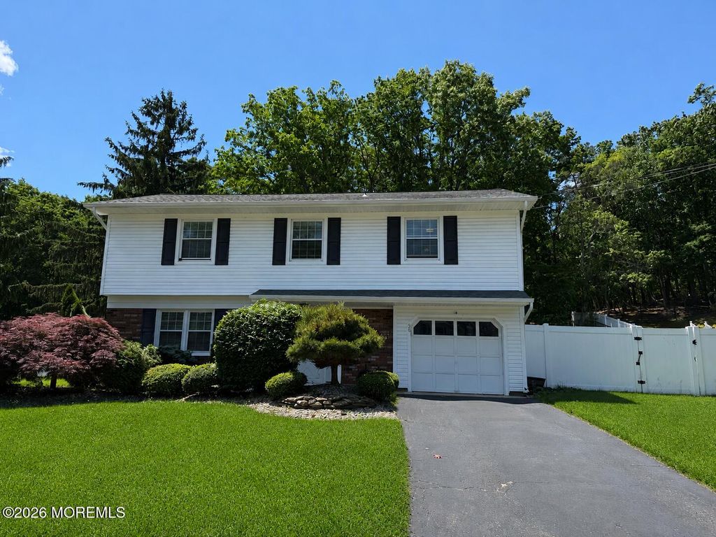 58 Newbury Road, Howell, NJ 07731