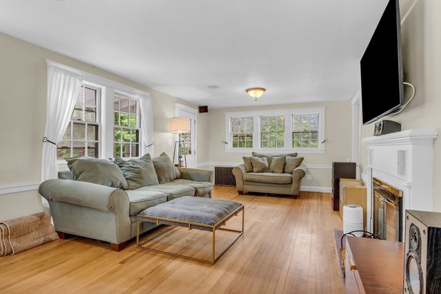 20 Pleasant St, Lunenburg, MA 01462