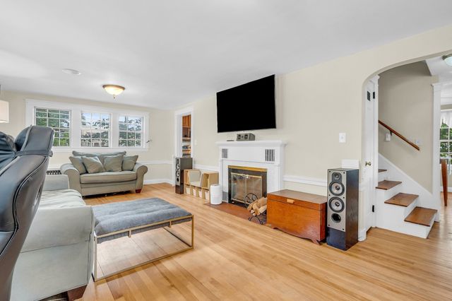 20 Pleasant St, Lunenburg, MA 01462