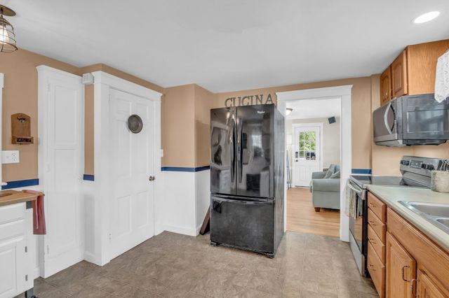 20 Pleasant St, Lunenburg, MA 01462