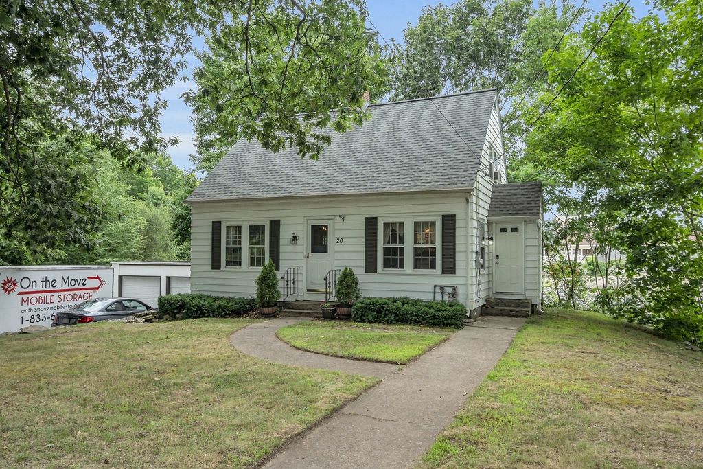 20 Pleasant St, Lunenburg, MA 01462