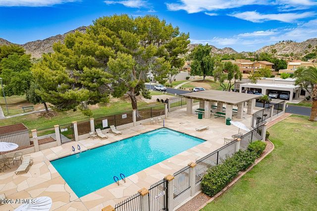 10215 N 8TH Street B, Phoenix, AZ 85020