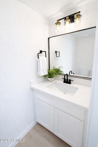 10215 N 8TH Street B, Phoenix, AZ 85020