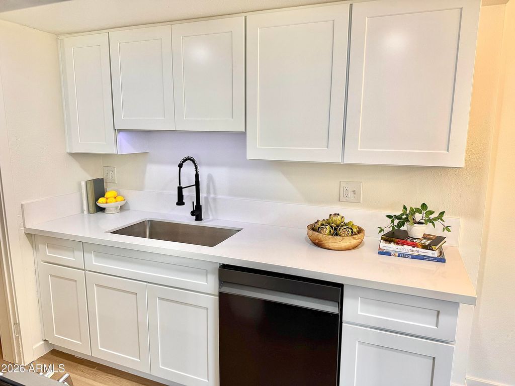10215 N 8TH Street B, Phoenix, AZ 85020 — photo 5