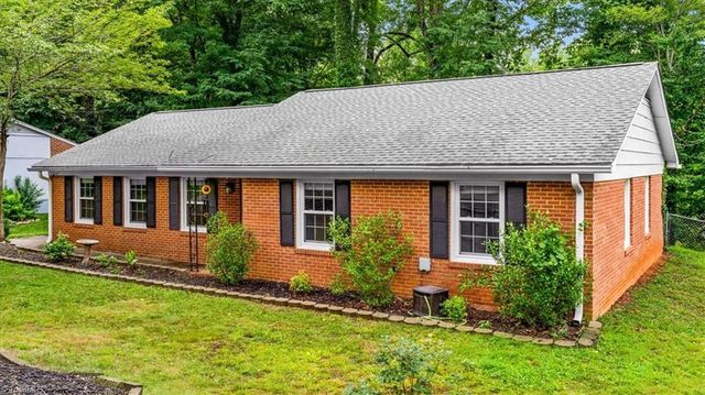 2004 Cottage Place, Greensboro, NC 27455