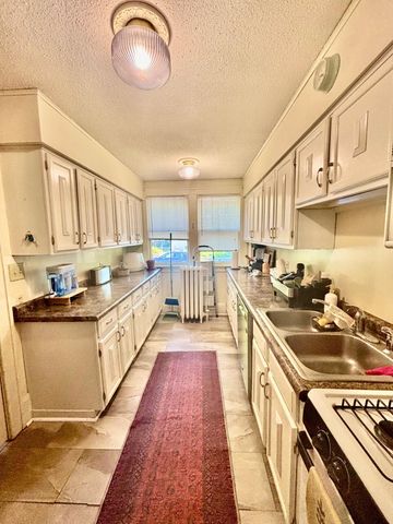157 Lexington Parkway S, Saint Paul, MN 55105