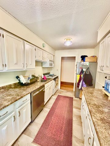 157 Lexington Parkway S, Saint Paul, MN 55105