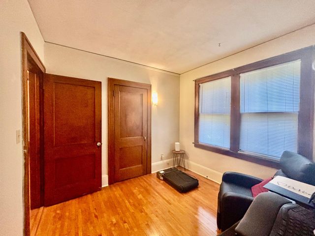 157 Lexington Parkway S, Saint Paul, MN 55105
