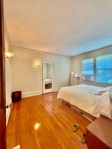 157 Lexington Parkway S, Saint Paul, MN 55105
