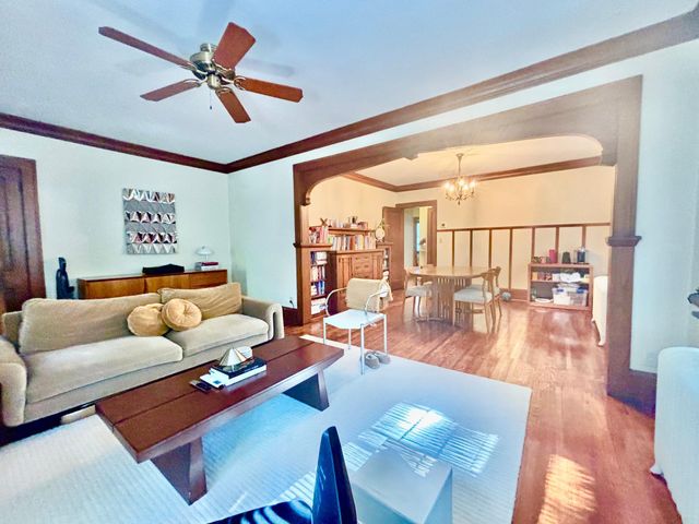 157 Lexington Parkway S, Saint Paul, MN 55105