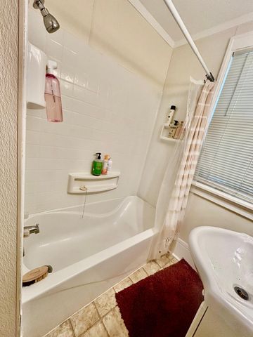 157 Lexington Parkway S, Saint Paul, MN 55105