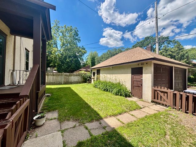 157 Lexington Parkway S, Saint Paul, MN 55105
