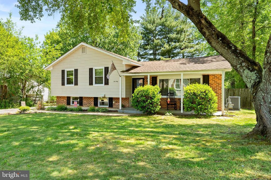 Image 3 of property listing at 240 COURTNEY DR, Elkton, MD 21921