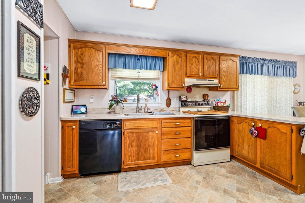 Image 8 of property listing at 240 COURTNEY DR, Elkton, MD 21921