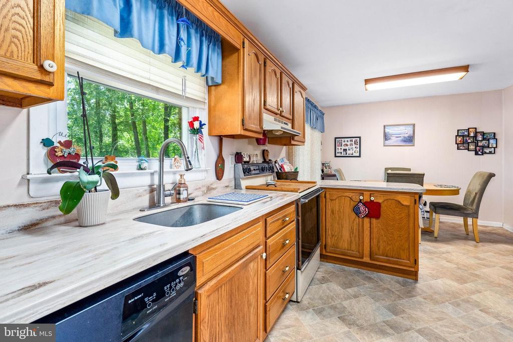 Image 9 of property listing at 240 COURTNEY DR, Elkton, MD 21921