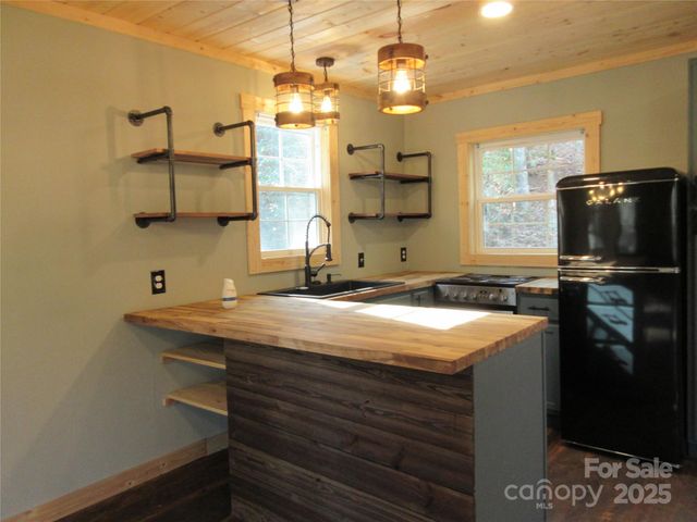 30 Rainbow Lake Circle, Black Mountain, NC 28711