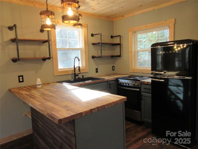 30 Rainbow Lake Circle, Black Mountain, NC 28711