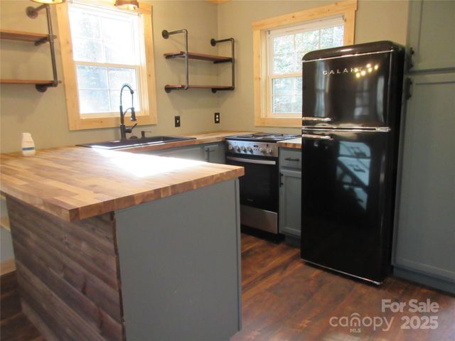 30 Rainbow Lake Circle, Black Mountain, NC 28711