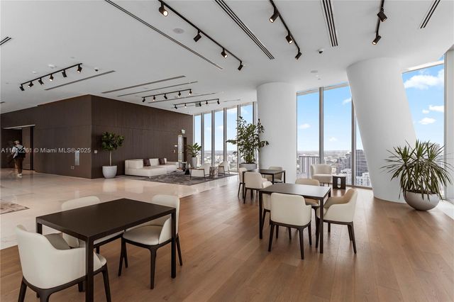 300 BISCAYNE BLVD WAY 4007, Miami, FL 33130