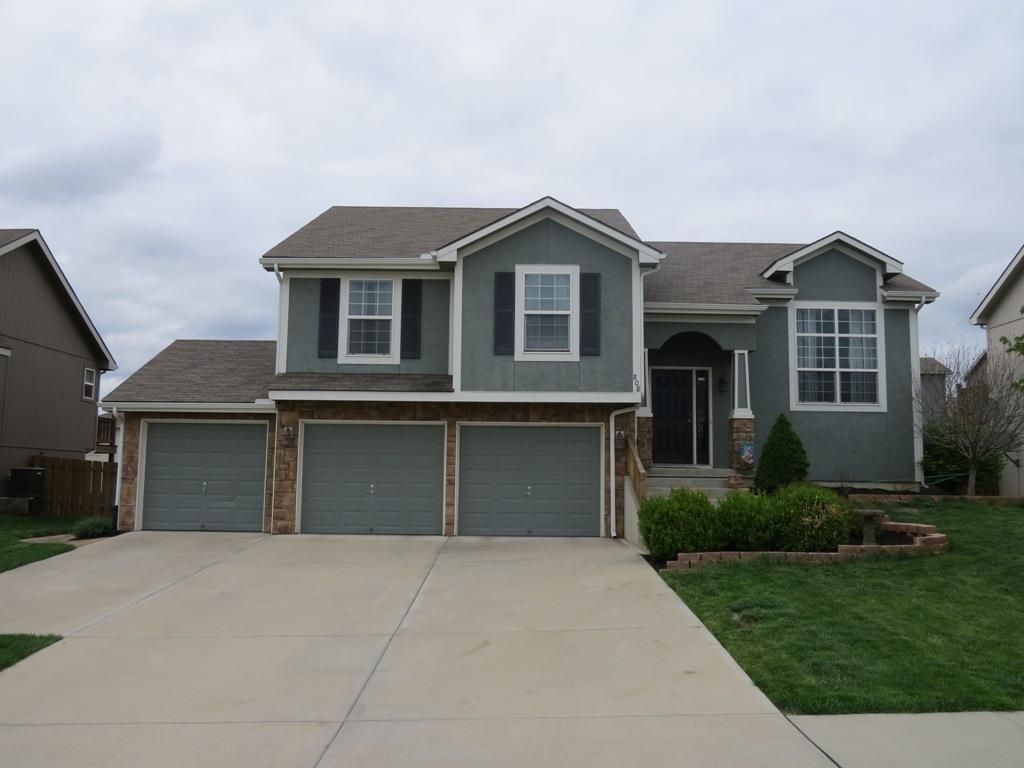 808 Glenview Street, Leavenworth, KS 66048