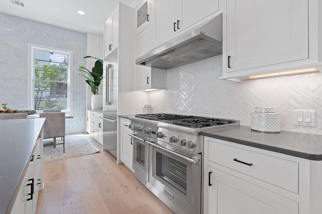 1719 Spyglass DR 20, Austin, TX 78746