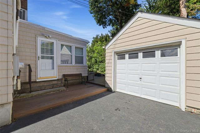 39 Primrose Drive, New Hyde Park, NY 11040