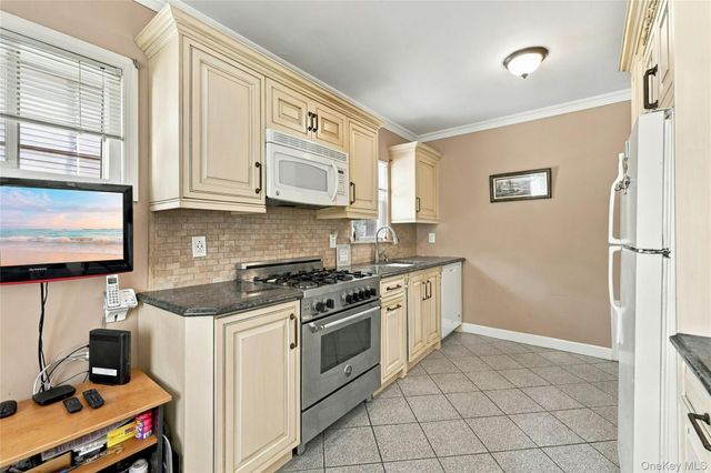39 Primrose Drive, New Hyde Park, NY 11040